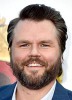 photo Tyler Labine